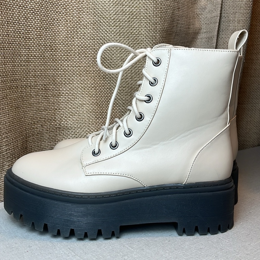 YOKI WOMEN’S platform tan combat lace up zip up boots size 7.5. - Picture 5 of 12